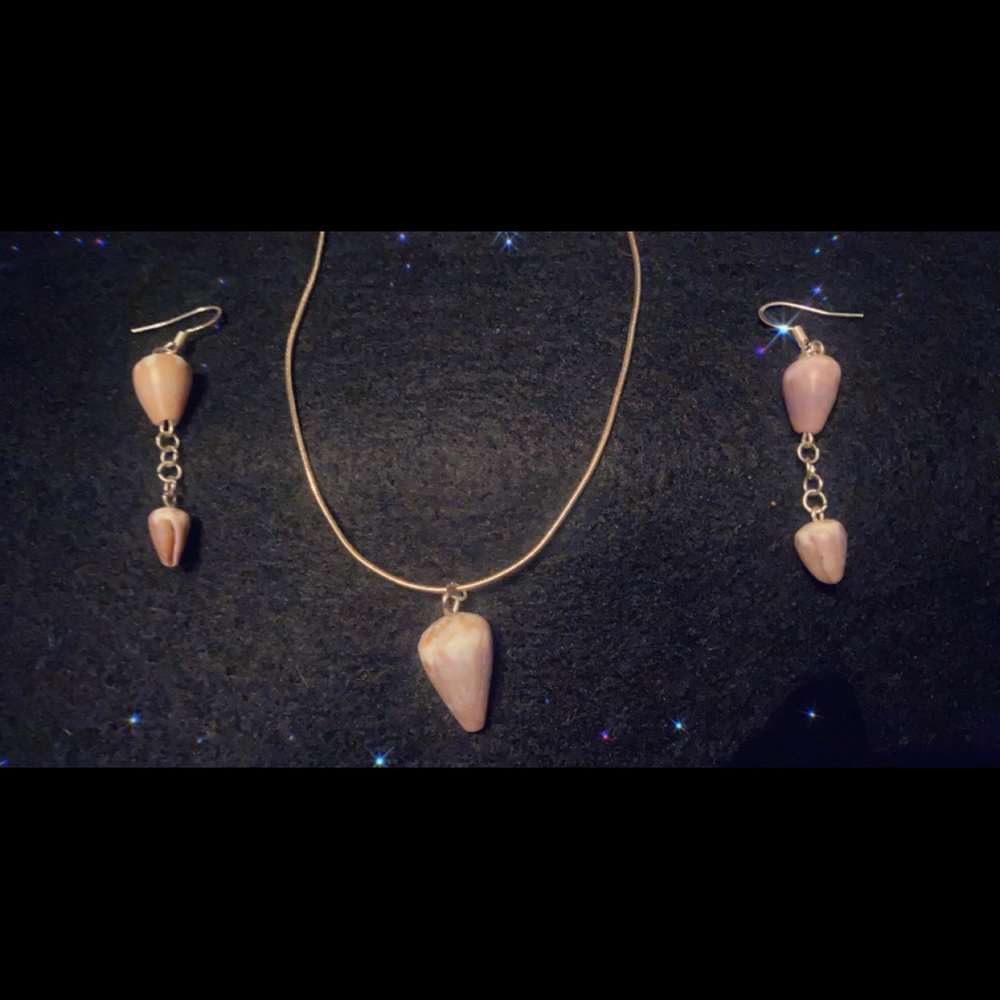 Sea shell- earring / necklace set. 🌴🏝🍹